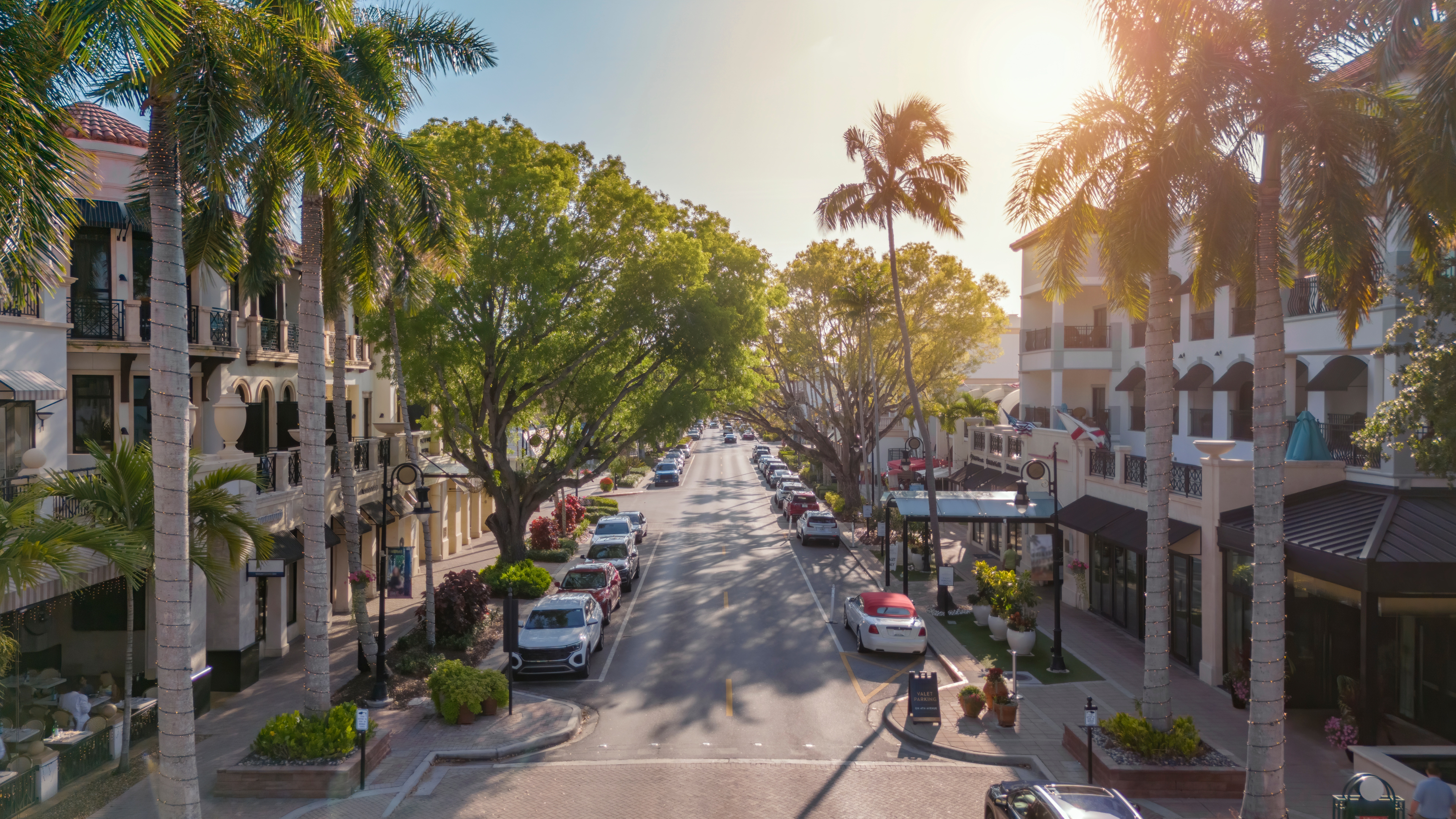 naples florida 5th avenue shopping retail sunset car lined street palm trees naples florida 5th avenue shopping retail sunset car lined street palm trees